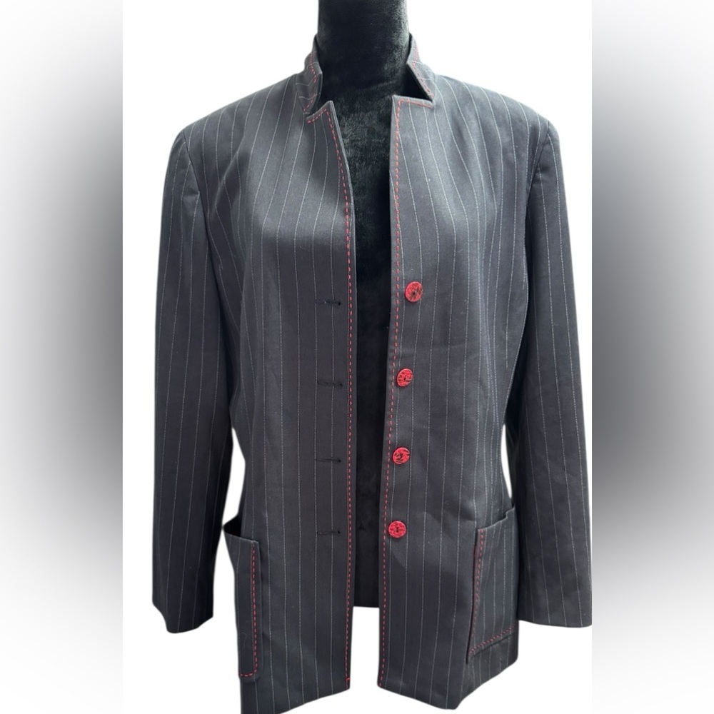 Vintage Women’s Noviello Bloom pinstripe blazer Size 12​